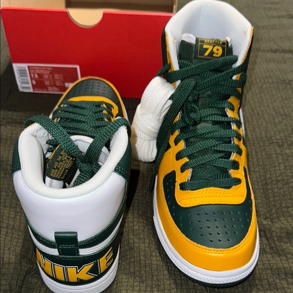 Nike Green and Yellow High-Top Sneakers - Picture 2 of 6